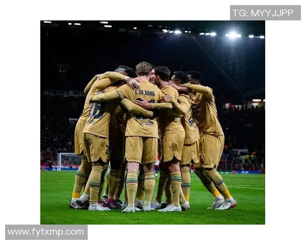 欧联赛场感人瞬间定格 镜头回顾这一幕让无数球迷泪目